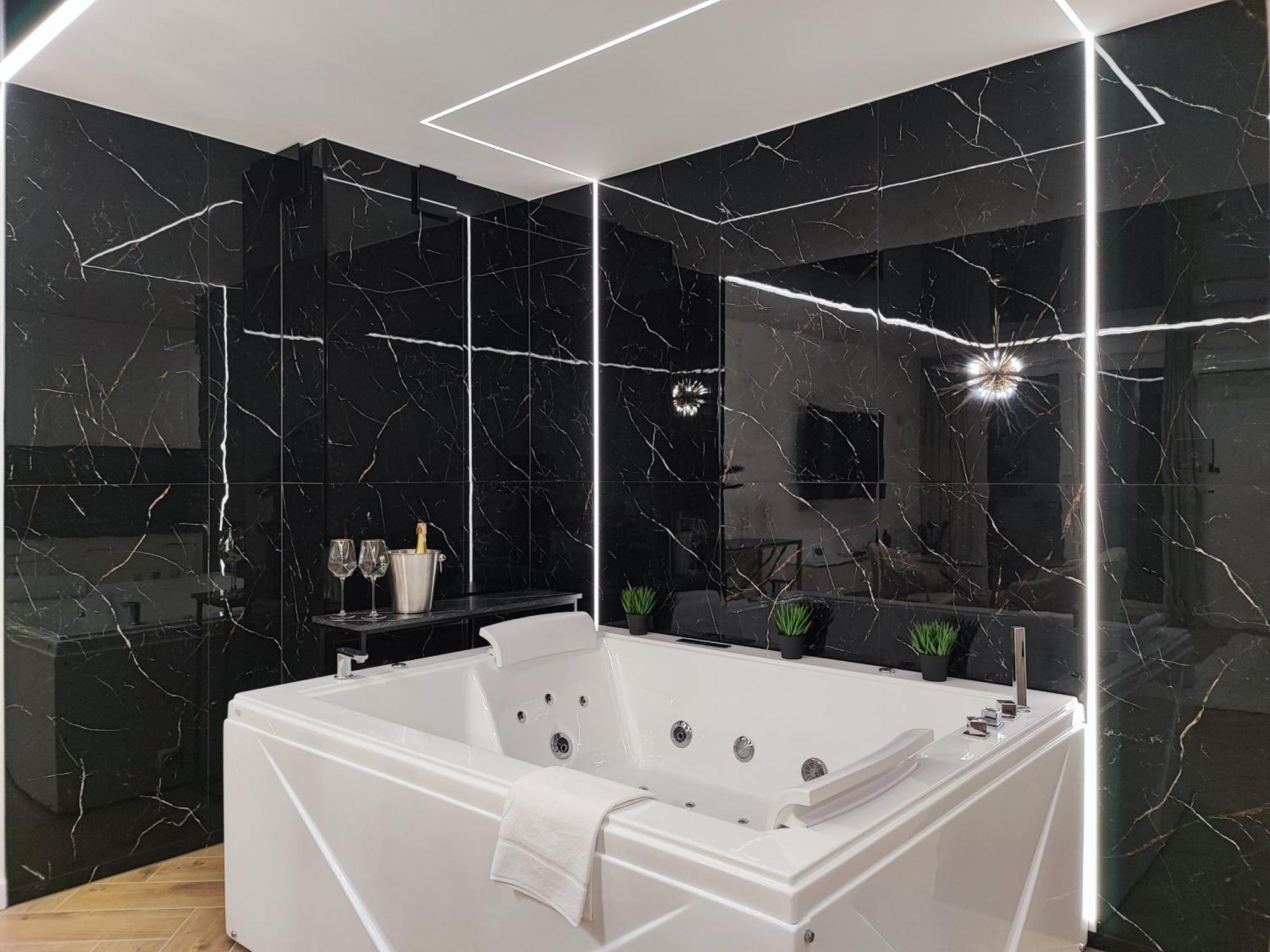 Apartament Z Jacuzzi Na Wylacznosc Dolina Baryczy Zmigrod Exterior foto